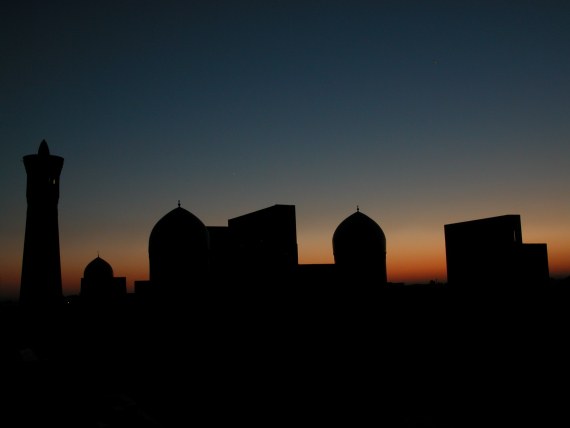 “Қон ичар ўлдум аёғин чекди базмимдан шароб”